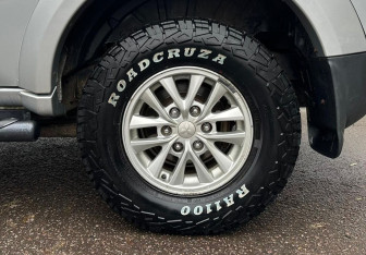 Подержанный автомобиль Mitsubishi Pajero Sport 2014 года (15 фото)