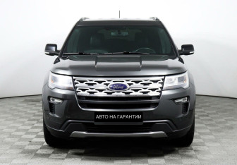 Подержанный автомобиль Ford Explorer 2019 года (2 фото)