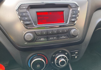 Подержанный автомобиль Kia Rio Sedan 2012 года (14 фото)