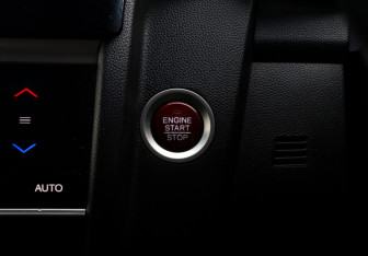 Подержанный автомобиль Honda Fit 2013 года (17 фото)