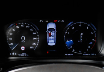 Подержанный автомобиль Volvo S60 2019 года (10 фото)