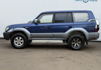 Подержанный автомобиль Toyota Land Cruiser Prado 2002 года (8 фото)