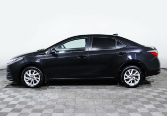 Подержанный автомобиль Toyota Corolla Sedan 2017 года (3 фото)