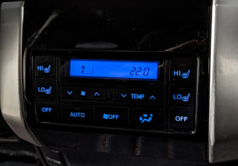 Подержанный автомобиль Toyota Land Cruiser Prado 2019 года (30 фото)