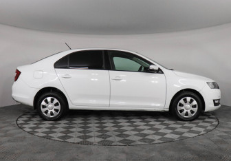 Подержанный автомобиль Skoda Rapid Liftback 2017 года (4 фото)