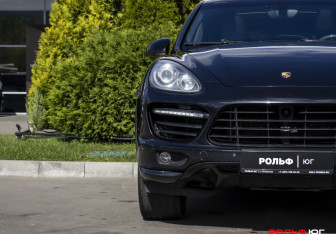 Подержанный автомобиль Porsche Cayenne 2012 года (27 фото)