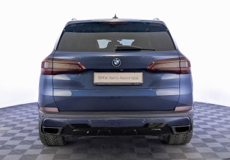Подержанный автомобиль BMW X5 2019 года (6 фото)