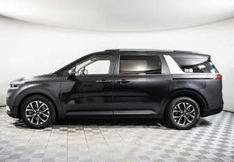 Подержанный автомобиль Kia Carnival 2021 года (8 фото)