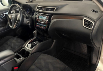 Подержанный автомобиль Nissan X-Trail 2016 года (11 фото)