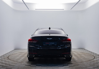 Подержанный автомобиль Hyundai Genesis 2014 года (6 фото)