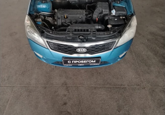 Подержанный автомобиль Kia Ceed Hatchback 2010 года (16 фото)