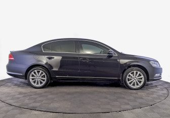 Подержанный автомобиль Volkswagen Passat Sedan 2012 года (4 фото)
