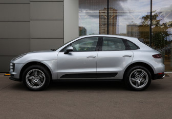 Подержанный автомобиль Porsche Macan 2017 года (8 фото)