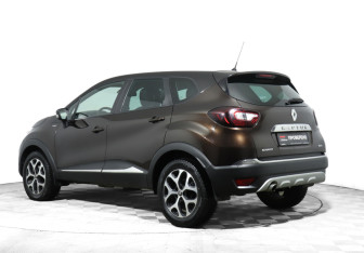 Подержанный автомобиль Renault Kaptur 2018 года (7 фото)