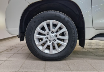 Подержанный автомобиль Toyota Land Cruiser Prado 2016 года (11 фото)