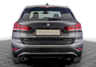 Подержанный автомобиль BMW X1 2021 года (6 фото)