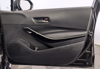 Подержанный автомобиль Toyota Corolla Sedan 2020 года (24 фото)