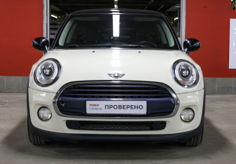 Подержанный автомобиль MINI Hatch 2016 года (2 фото)