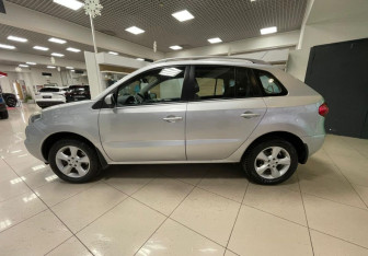 Подержанный автомобиль Renault Koleos 2012 года (8 фото)