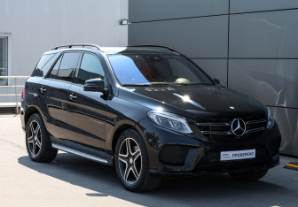 Подержанный автомобиль Mercedes-Benz GLE 2016 года (3 фото)