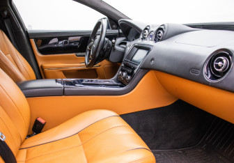 Подержанный автомобиль Jaguar XJ 2013 года (9 фото)