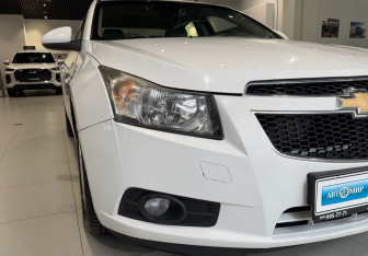 Подержанный автомобиль Chevrolet Cruze Sedan 2010 года (8 фото)