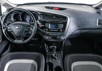 Подержанный автомобиль Kia Ceed Hatchback 2015 года (10 фото)