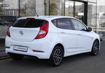 Подержанный автомобиль Hyundai Solaris Hatchback 2015 года (5 фото)