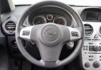 Подержанный автомобиль Opel Corsa 2011 года (14 фото)