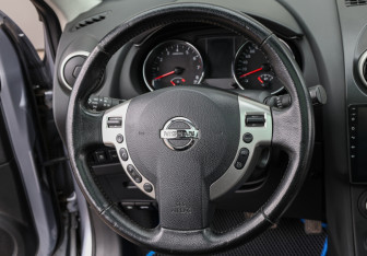 Подержанный автомобиль Nissan Qashqai+2 2011 года (18 фото)