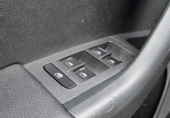 Подержанный автомобиль Skoda Octavia Liftback 2014 года (17 фото)