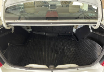 Подержанный автомобиль Renault Logan Sedan 2011 года (19 фото)