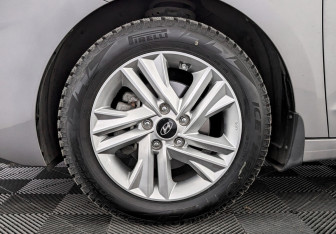 Подержанный автомобиль Hyundai Elantra Sedan 2020 года (9 фото)