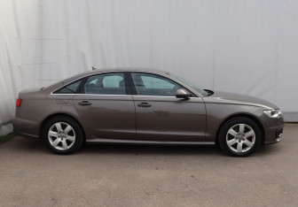 Подержанный автомобиль Audi A6 Sedan 2014 года (7 фото)