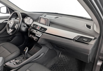 Подержанный автомобиль BMW X1 2019 года (11 фото)