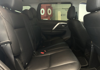 Подержанный автомобиль Mitsubishi Montero Sport 2023 года (7 фото)