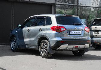 Подержанный автомобиль Suzuki Vitara 2015 года (6 фото)