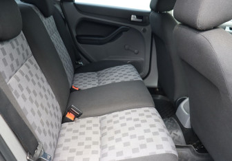Подержанный автомобиль Ford Focus Hatchback 2009 года (18 фото)