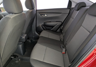 Подержанный автомобиль Kia Rio Sedan 2019 года (12 фото)