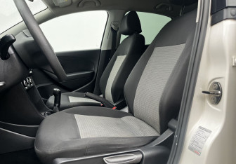 Подержанный автомобиль Volkswagen Polo Sedan 2012 года (10 фото)