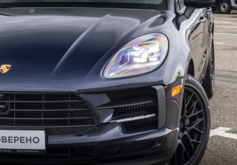 Подержанный автомобиль Porsche Macan 2019 года (2 фото)