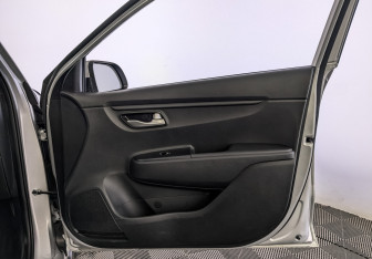 Подержанный автомобиль Kia Rio Hatchback 2021 года (25 фото)