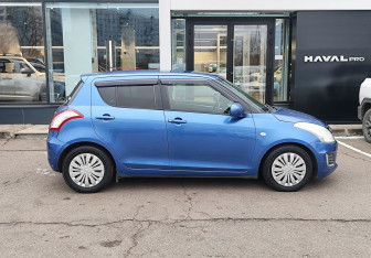 Подержанный автомобиль Suzuki Swift Hatchback 2015 года (4 фото)