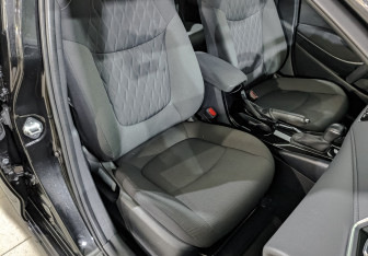 Подержанный автомобиль Toyota Corolla Sedan 2019 года (24 фото)