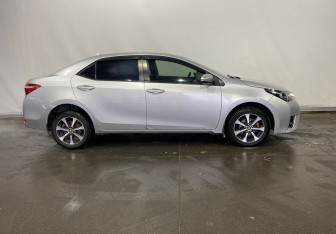 Подержанный автомобиль Toyota Corolla Sedan 2013 года (8 фото)
