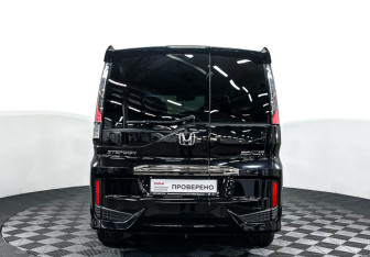 Подержанный автомобиль Honda Stepwgn 2018 года (6 фото)