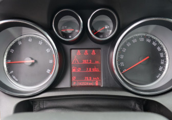 Подержанный автомобиль Opel Mokka 2014 года (16 фото)