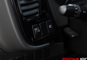 Подержанный автомобиль Mitsubishi Outlander 2018 года (15 фото)