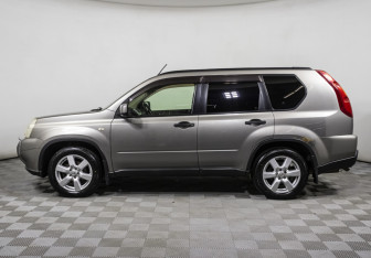 Подержанный автомобиль Nissan X-Trail 2007 года (8 фото)