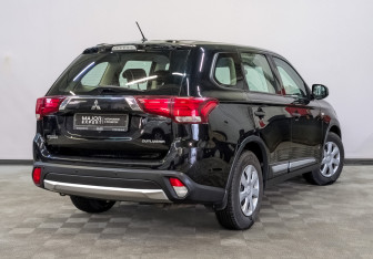 Подержанный автомобиль Mitsubishi Outlander 2016 года (5 фото)